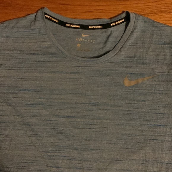 Nike running t-shirt - Picture 2 of 4
